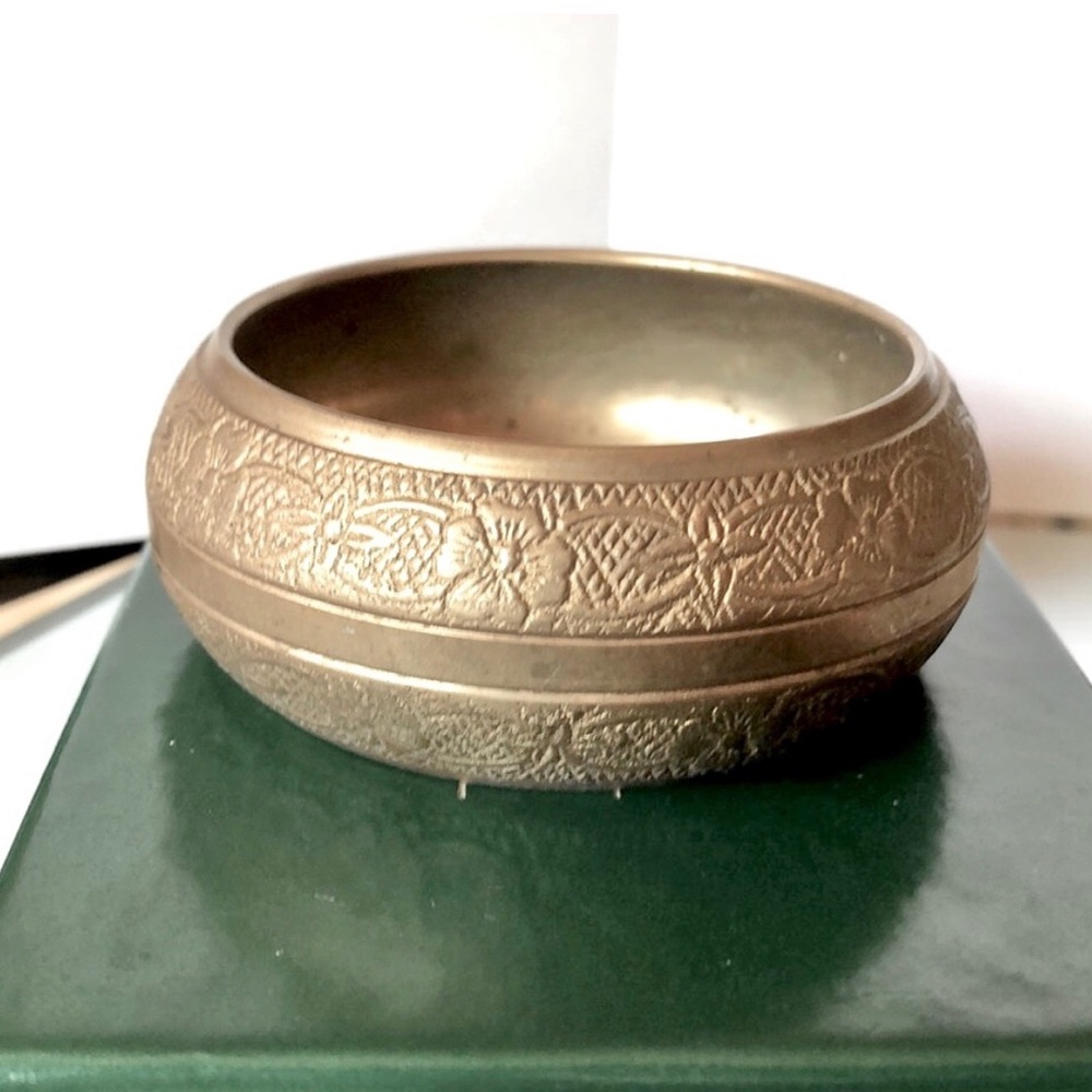 Vintage Brass 80’s Boho textured Floral bangle bracelet